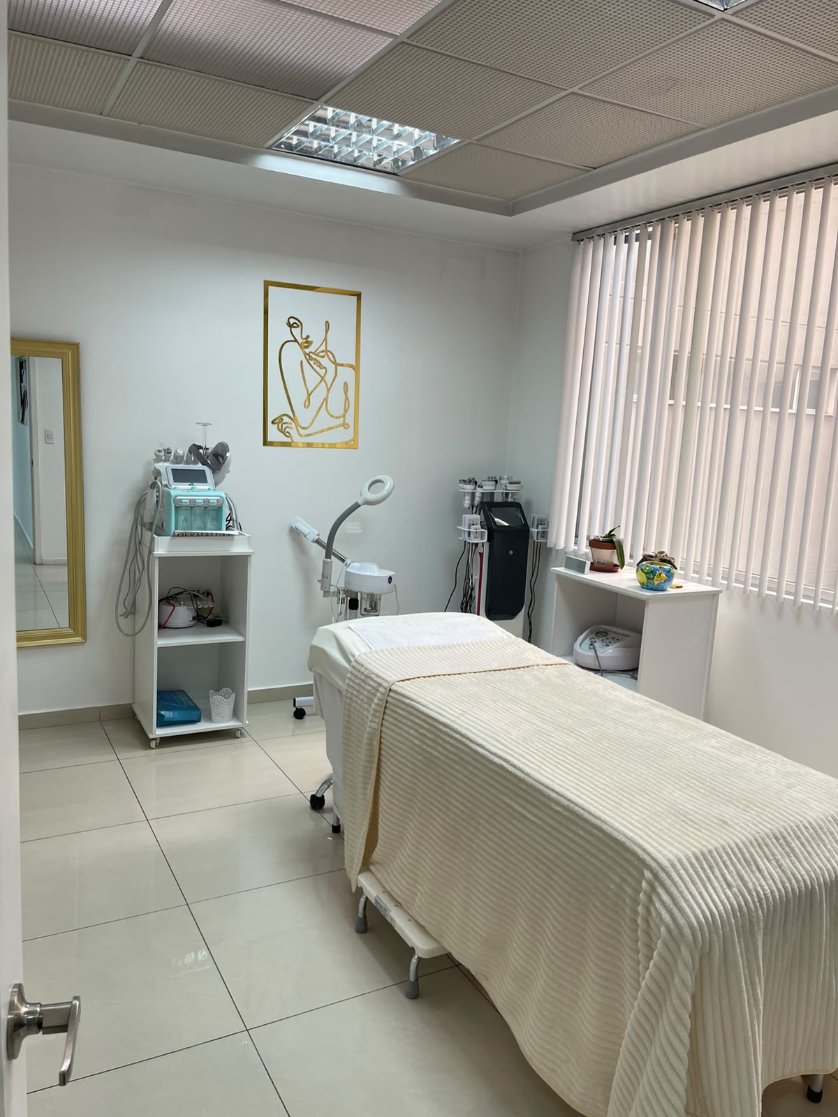 Cabina de tratamientos de DermaLuxy